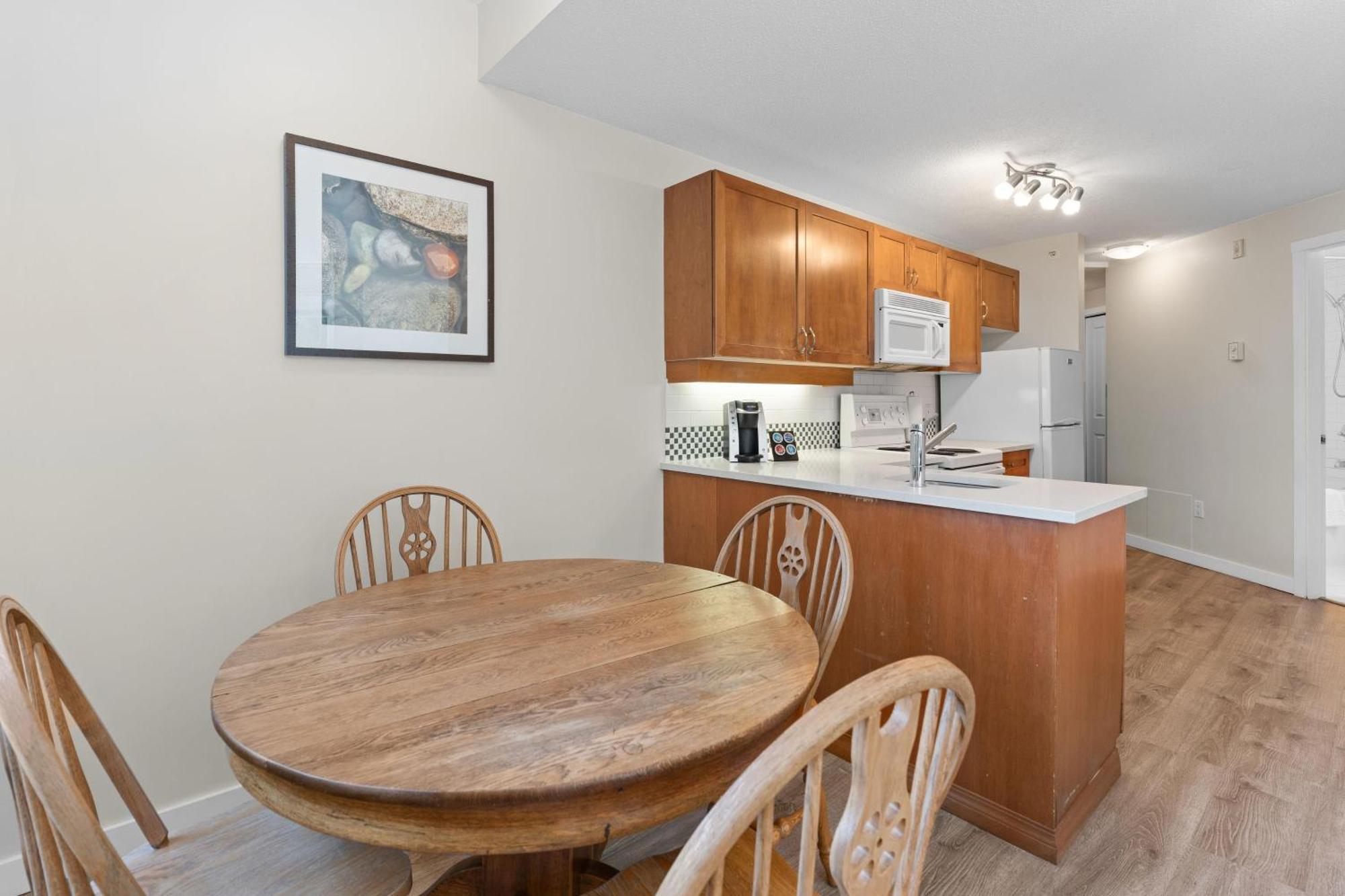 Alpenglow Lodge Bear Wonder One Bedroom By Mva Γουίστλερ Εξωτερικό φωτογραφία