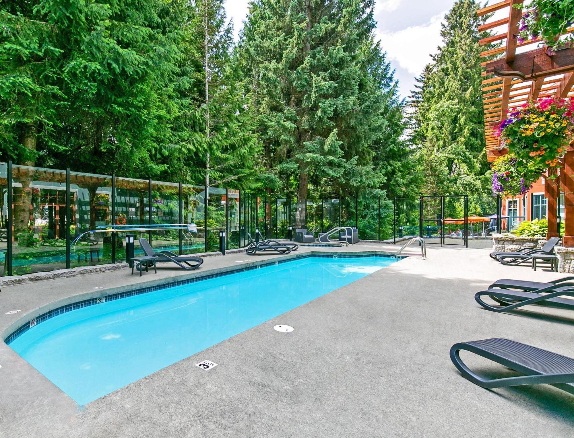 Alpenglow Lodge Bear Wonder One Bedroom By Mva Γουίστλερ Εξωτερικό φωτογραφία