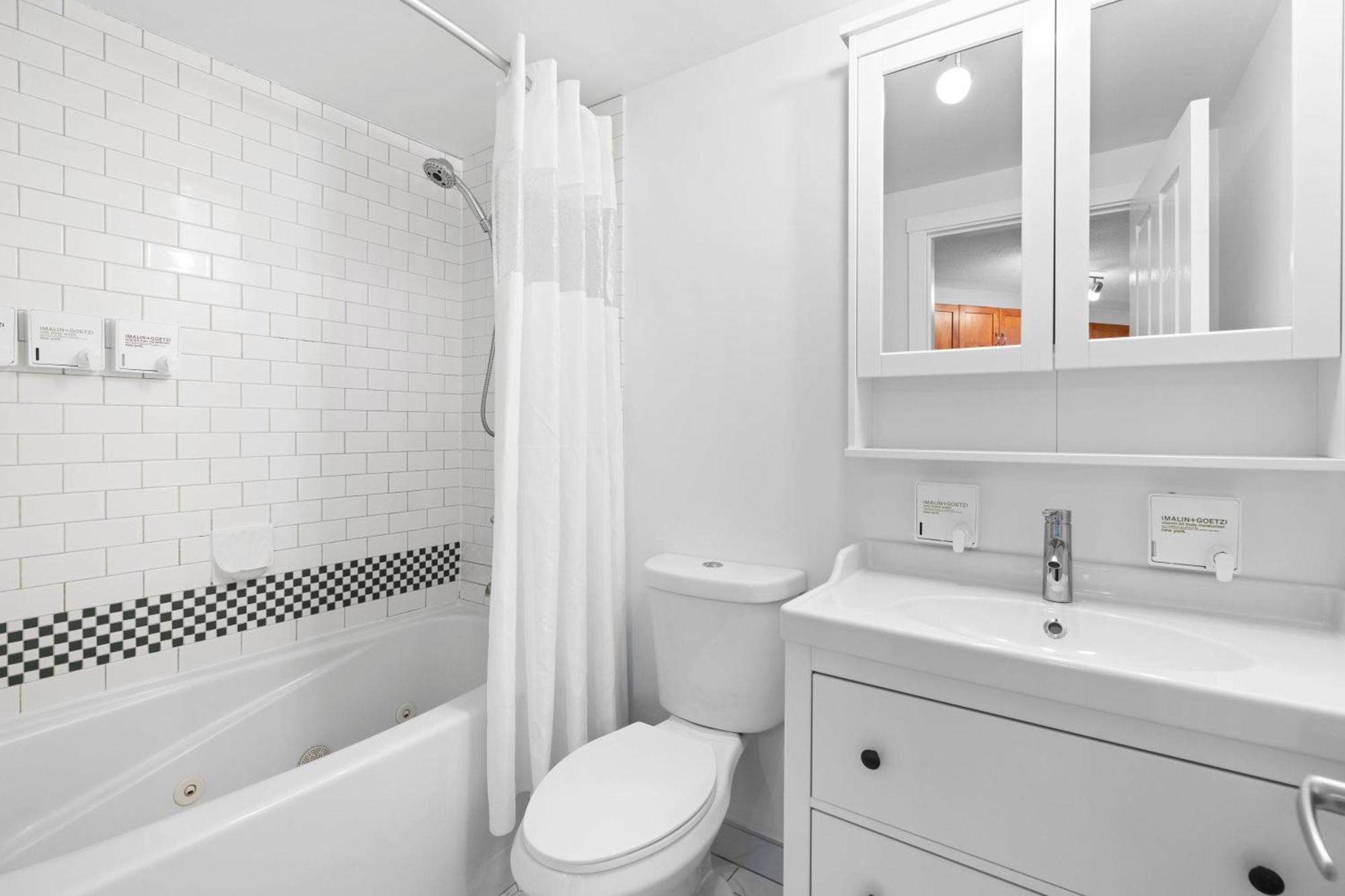 Alpenglow Lodge Bear Wonder One Bedroom By Mva Γουίστλερ Εξωτερικό φωτογραφία