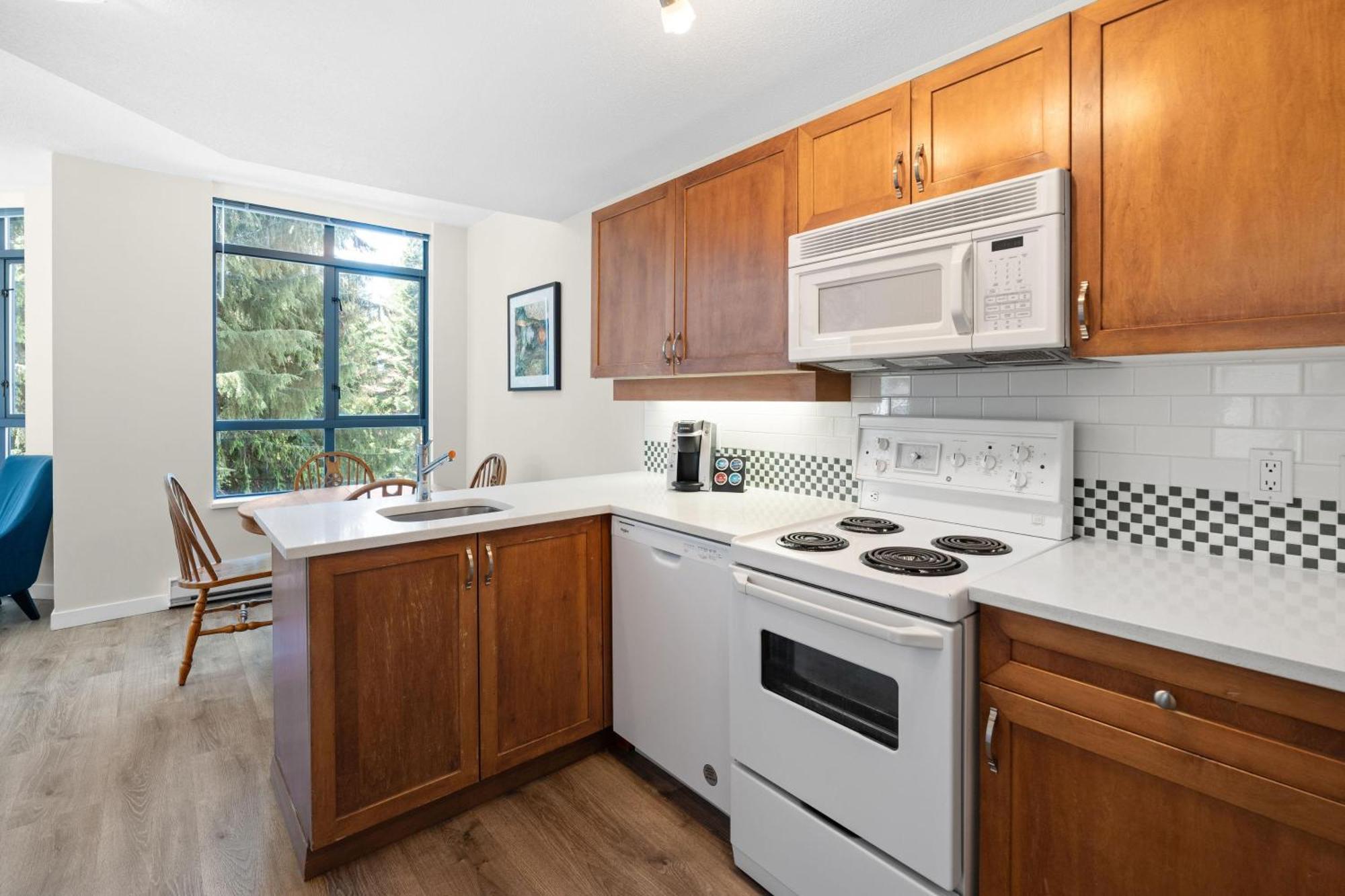 Alpenglow Lodge Bear Wonder One Bedroom By Mva Γουίστλερ Εξωτερικό φωτογραφία