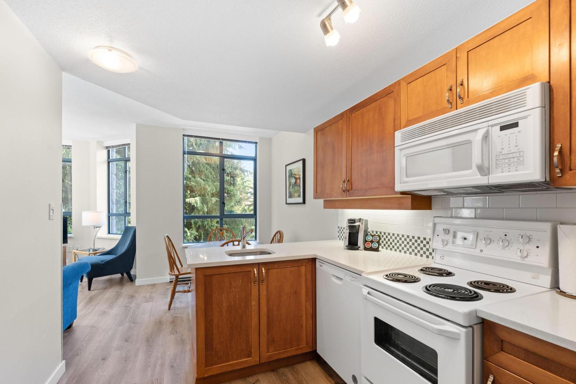 Alpenglow Lodge Bear Wonder One Bedroom By Mva Γουίστλερ Εξωτερικό φωτογραφία